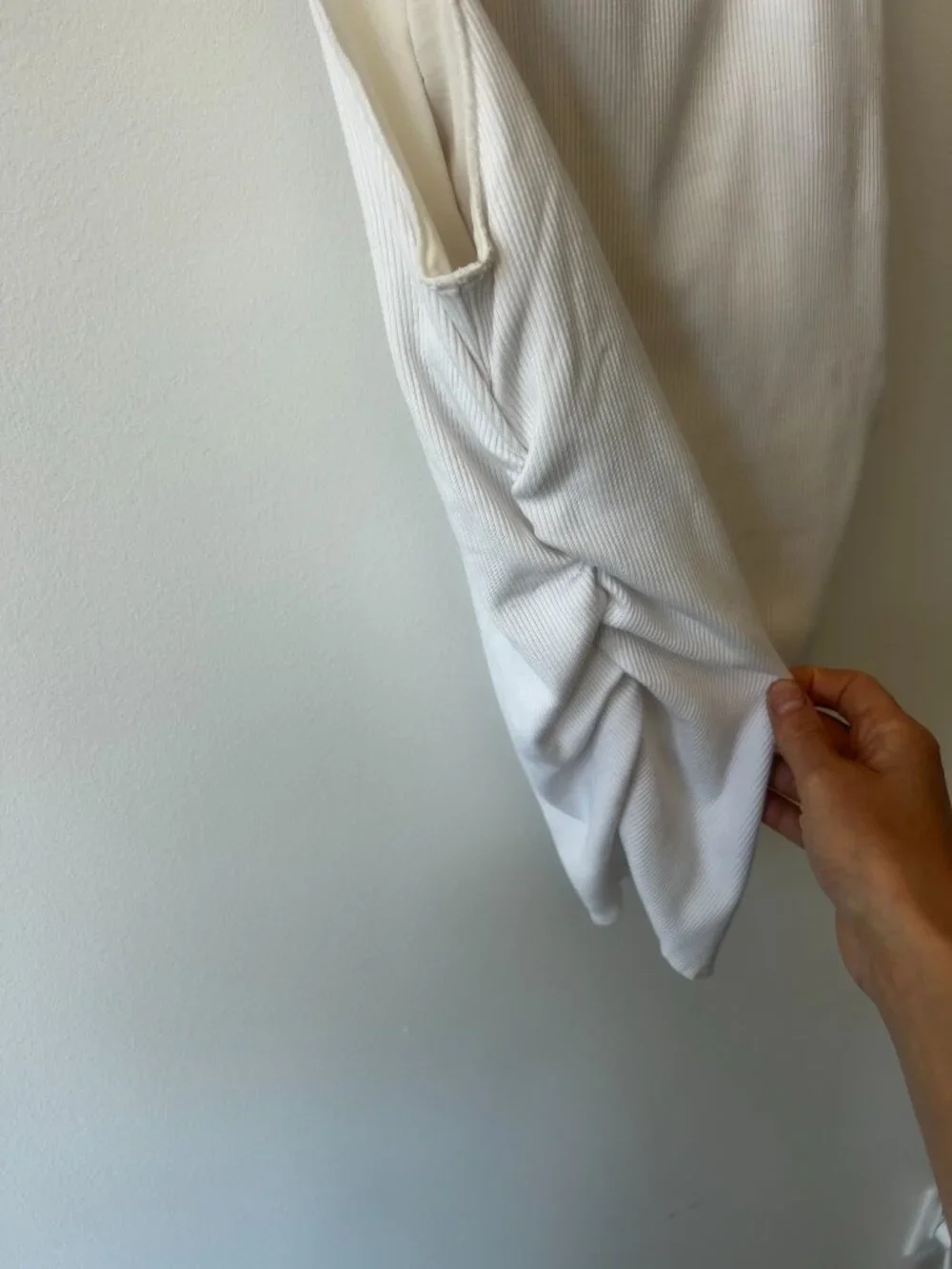 Alo Ribbed En Pointe Tank | Color: Ivory / Size: Small - Excellent condition